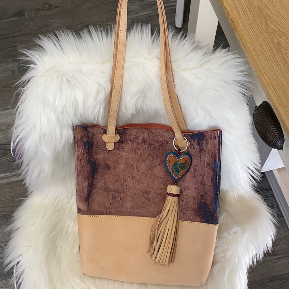 Gorgeous all leather Consuela bag.